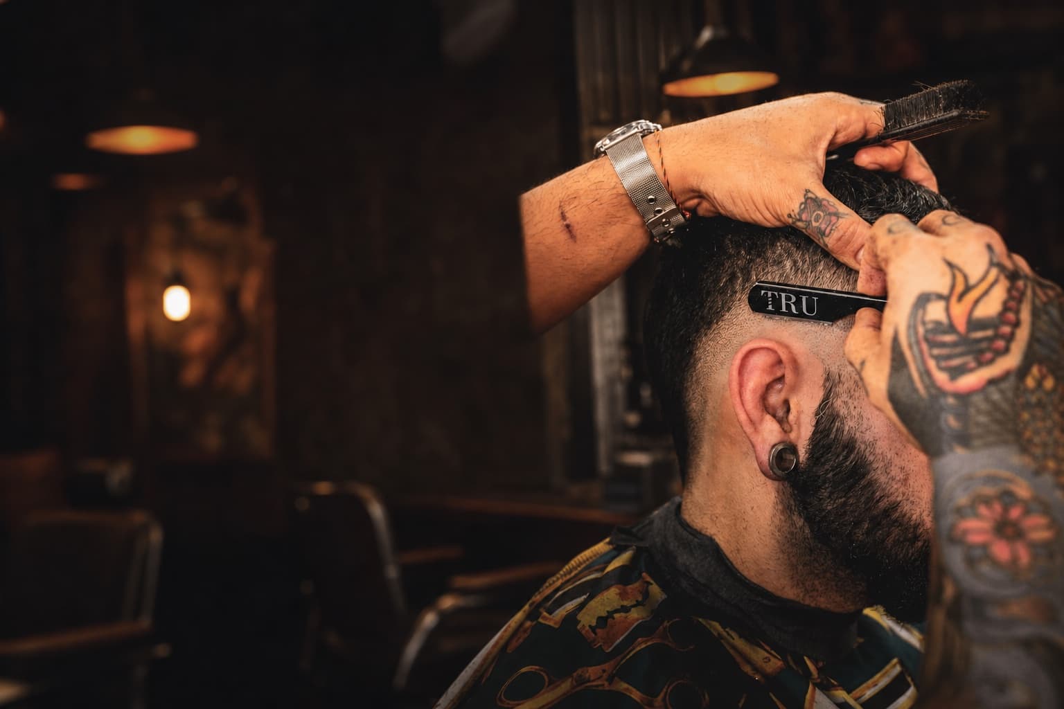 Mehmet Kızıloğlu Hair Studio'da profesyonel erkek saç kesimi